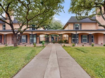 7820 Meadow Park Dr #215