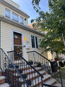 1442 E 15th St