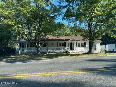 742 W Commodore Boulevard