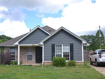 2512 Parkview Dr
