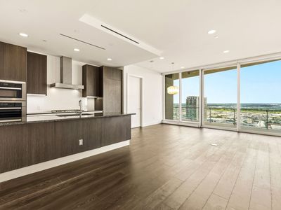 3130 N Harwood St APT 2102