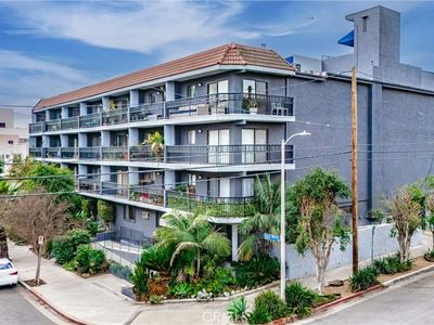 1355 N Sierra Bonita Ave APT 307