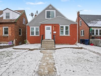 9312 S Francisco Ave