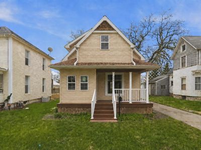 Property at 323 Douglas Ave, Dixon, IL
