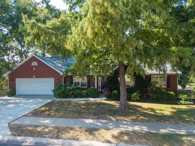 3005 Greenbriar Dr
