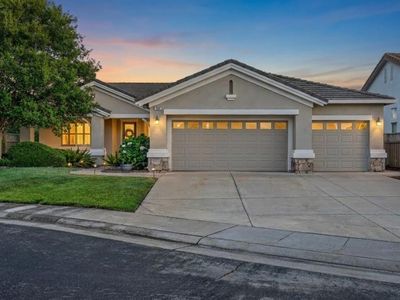 137 Lakefield Ct