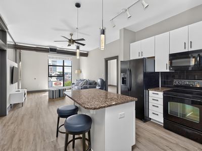 535 S Upper St APT 325