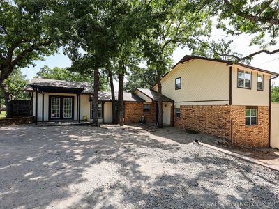 3850 Broken Arrow Dr
