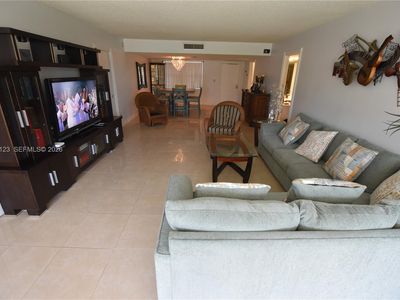 3800 Oaks Clubhouse Dr APT 309
