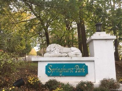 16 Springhurst Park