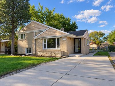 Property at 3814 W Sherwin Ave, Lincolnwood, IL