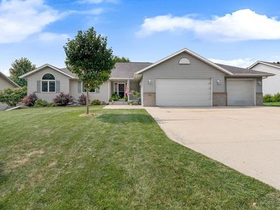 1624 Prairie Ln NE