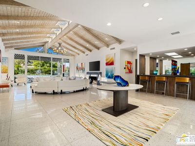 30 Mayfair Dr