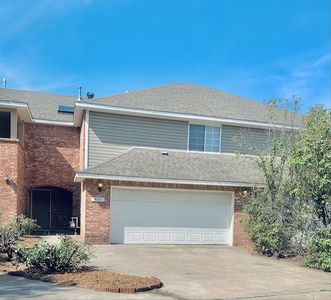 Property at 835 Rambling Oaks Dr, Norman, OK