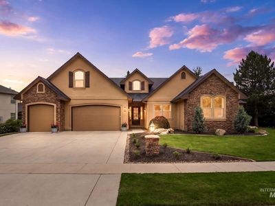 685 W Watermoor Ct