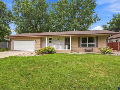 1605 E Crestview Dr