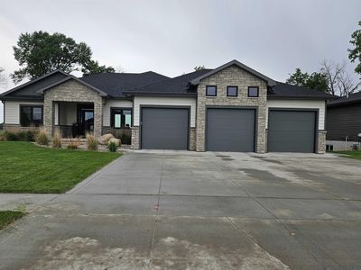 Property at 195 N Canterbury Cir, North Sioux City, SD