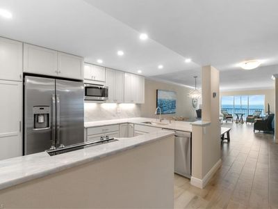 25900 Hickory BLVD #206