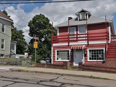 32 N Bow St