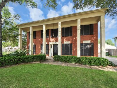 3925 Spring Crest Ct