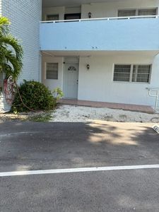 3725 NE 169th St APT B112