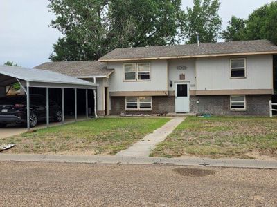 306 Hackberry St