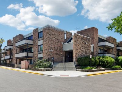 1806 Hemlock Pl APT 303