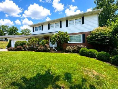 212 Vallis Dr