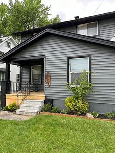 1529 Longfellow Ct NE