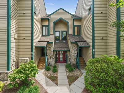 8009 Meadowridge Dr