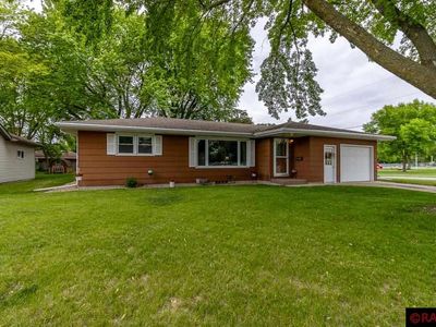 390 N Montgomery Ave