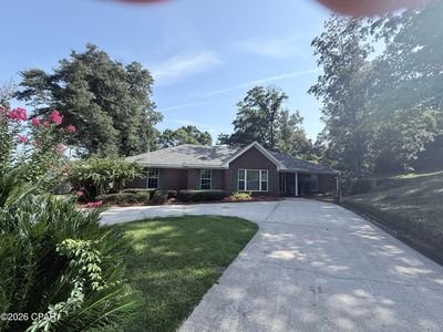 4616 Hillcrest Dr