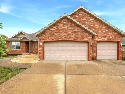 200 N Meadowlark Drive