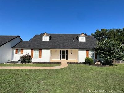 911 N Ponca Dr