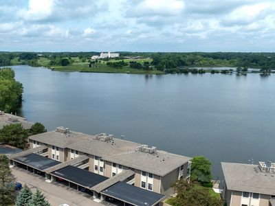 873 Cliffs Dr APT 105