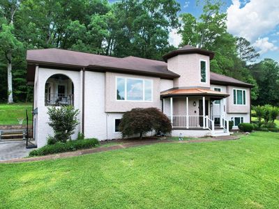 450 Hunt Cliff Dr NW