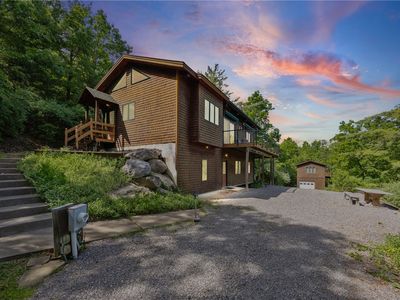 6218 Hawks Rd