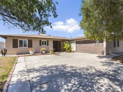1729 Smoketree Dr