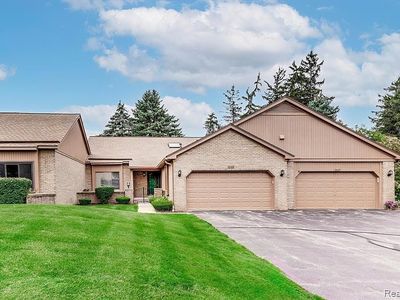 2125 London Bridge Dr