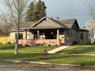 37 4th Ave SW