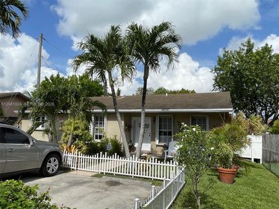 Property at 906 SW 8th Ave, Hallandale Beach, FL