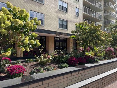 6600 Boulevard East #18A