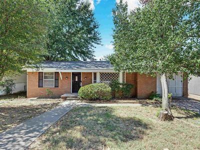 2011 Broken Arrow Dr
