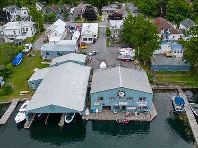 16 Bethune St