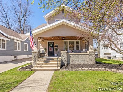 24 Pine St