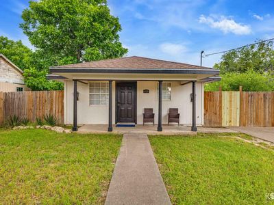 210 W 10th St