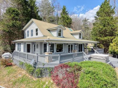 3023 Bear Ln