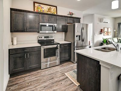 1601 North Windsor Avenue UNIT 204