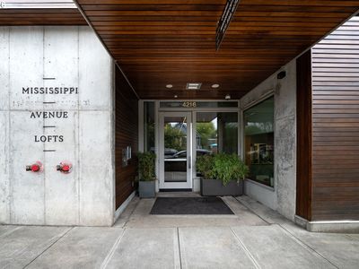 4216 N Mississippi Ave #207