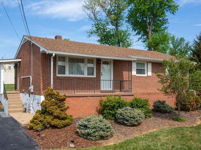 225 Hartman Dr